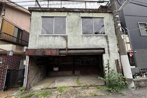 東京23区内で780万円!! バイク数台収納可能、実質的に一階な「地下ガレージ」付き昭和レトロな夢の家 夢のガレージライフを格安で手に入れるVol.5