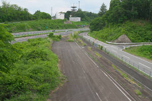 今も残る中央自動車道の「廃道」区間！談合坂SA付近で見た時代の変遷の痕跡