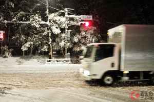 東京民はなぜ「冬タイヤ」未装着多い？ 「雪国マウント」も相次ぐ！ 大雪でも装着率低い都市部の事情とは