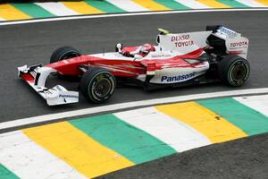 久々F1ドライブも“余裕”！　復帰待望論も飛び出した小林可夢偉。トヨタ若手の“コーチ”として「今のF1を知ってもらう必要あった」とTGR