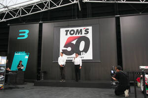 日本一のチームを作りたいと創業した「TOM’S」が50周年！　記念パーティではモータースポーツのレジェンドたちがEVカートでガチンコレース