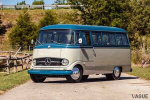 カワイくない!? 66年前の「メルセデス・バス」がオークションに登場 中身は最新キャンピングカーに仕上げられた「O319 ミニバス」とは
