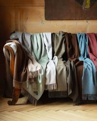 ロロ・ピアーナが松屋銀座でホリデーコレクションのポップアップを開催