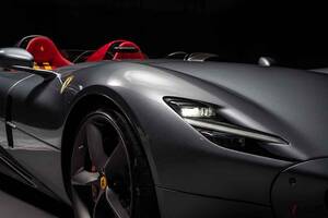 フロントガラスもルーフもない“特別な市販フェラーリ”がオークション初登場 世界でたった499台 走行812キロの「モンツァSP2」の気になる予想価格とは