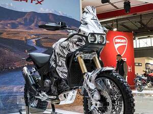 【ドゥカティ】EICMA2025 で新型 Hypermotard V2 や DesertX など2026年モデルを多数公開