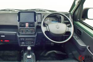 スズキが新型「軽トラック」初公開！ めちゃ広ッな「大型キャビン」採用モデルもアリ！ カッコ良すぎる「LEDヘッドライト／デジタルメーター／自動ブレーキ」まで装備！ 新型「キャリイシリーズ」の進化を詳しく解説！