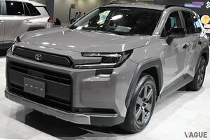 右ハンドルのトヨタ新型「RAV4」実車展示！“3つの個性”をラインナップする「人気クロスオーバーSUV」のディテールとは？ まもなく発売開始か!?