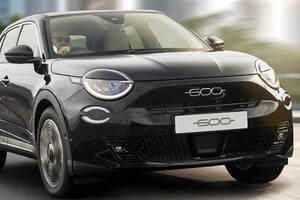 「漆黒」の佇まいに心奪われる。フィアット 600ハイブリッド、150台限定車「ネロ・チネマ」登場