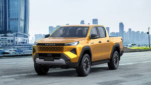 トヨタが新型「ハイラックス」を公開、BEVやFCEVなど多様なパワートレインを展開