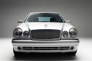 走行距離わずか1620kmのメルセデス・ベンツ「E55 AMG」！25年間ぶりに目覚めたときの落札価格は948万円