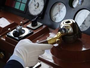 運転士が子どもに手を振るのはOK？難しい「安全」と「人間味」の線引き…規程にはない“沈黙のルール”とは