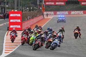 【MotoGP】モルビデリは「もっと集中しろ」。グリッドで衝突されたエスパルガロ兄、もはや諦めの境地？｜バレンシアGP