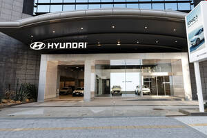 元ガソリンスタンド跡地がゼロエミッションビークルの最新拠点に転生！　国内２カ所目となるサービス拠点「Hyundai Customer Experience Center 大阪」がオープン