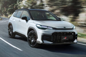 トヨタ・カローラクロスにGRスポーツが新設定。ボディ剛性強化や足回りチューニングで走行性能アップ