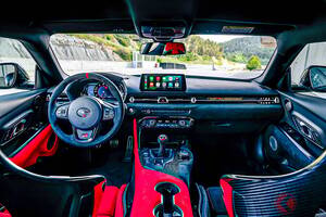【フランス】新車約2400万円！ トヨタ新「“FR”スポーツカー」発表！ 大型リアウイング＆440馬力超え「直6」採用！ 6速MTのみの「GRスープラ ファイナルエディション＆3.0L EVO」登場