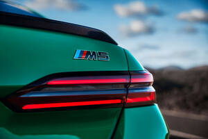 40年の歴史を持つ伝説的なハイパフォーマンスセダンは7世代目に！ 新型｢BMW M5｣がデビュー