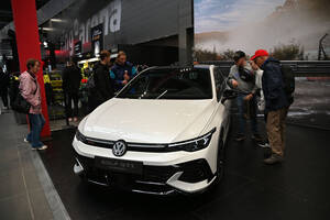 VW新型「ゴルフGTIクラブスポーツ」も！ ニュル24時間レースのグランドスタンド裏はファンにはたまらない空間でした【みどり独乙通信】