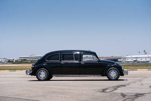 庶民車のビートルを魔改造！　リムジン化した通称「ロールスワーゲン」はハリウッドスターも虜にした１台だった