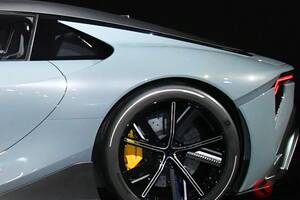 レクサス新「“2ドア”スポーツカー」日本初公開！ ついに“豪華な内装”も明らかに！ 「LFA」や「GR」との関係性や気になる「パワートレイン」は？ 「スポーツコンセプト」について聞いてみた！