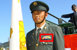 自衛隊の「赤いきつね」「緑のたぬき」ってナニ!?  カップ麺ではありません…でも持ってると“栄誉”