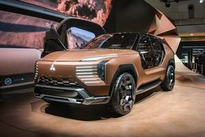 三菱が電動クロスオーバーSUV「エレバンス コンセプト」を初公開！ トレーラー付きでグランピングもできるほど快適な車内空間が自慢【ジャパンモビリティショー2025】