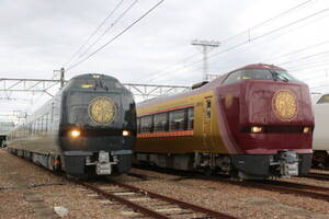 「大阪と奈良を直結するJR特急」の“新顔”が公開！ 来月から運行開始へ 仏像を思わせるシックなデザインに