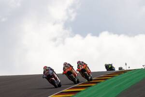 Moto2ドイツ決勝｜赤旗発生で途中決着…オンジュが今季2勝目挙げる。佐々木歩夢が9位フィニッシュ