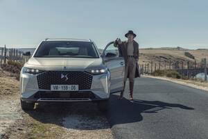 DSオートモビル、旗艦SUV『DS7』に限定カラーとなるパールグレーのレザーを備えた限定車を設定