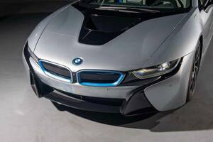 新車価格の約半分！ BMW「i8」は1000万円を切った！ 10年経っても色褪せないルックスがカッコイイPHEVは、いま手に入れておくべき物件かも!?