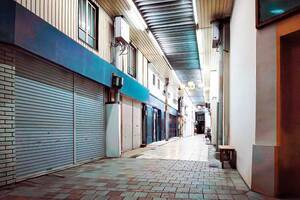 駅前「シャッター商店街」が放置されている根本理由──解体も継承も進まない複雑な経済構造とは