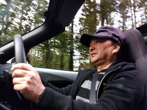 オープンカーに憧れている人に提案したいサンルーフ＆リトラクタブルルーフという選択肢