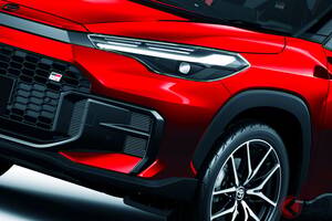 トヨタ新型「カローラクロス」発表！ 高級感スゴイ「斬新デザイン」がスゴイ！ 超スポーティな“高性能”予感させる新タイプ「GRスポーツ」にも大注目！