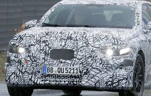 EQEは忘れてください…新生メルセデスベンツ『EクラスEQ』は伝統的セダンに回帰