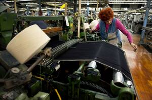 アメリカ製セルビッジデニムの伝統は守れるか──ヴィンテージのシャトル織機が再び動き出す日