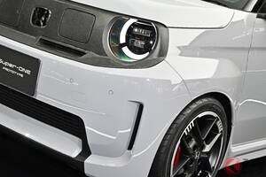 ホンダが「“4人乗り”スポーツカー」世界初公開！ “軽サイズ”の小型ボディにイカついオーバーフェンダー装着！ ブーストモードでパワー炸裂「スーパーワン」がスゴい！