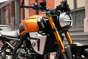 待望の日本仕様が公開！ オレンジに光るスズキの新型ネオレトロバイク『GSX-8T』をチェック！…ジャパンモビリティショー2025