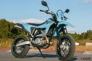 日本メーカー発「街中最速」の“スーパーモト”待望の復活！ スズキの新バイク「DR-Z4SM」はオンロード向けにつくり込まれたハンドリングが秀逸です