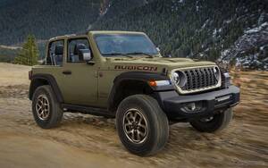 2ドアのジープ『ラングラー』150台限定発売へ、ミリタリーカラーで854万円