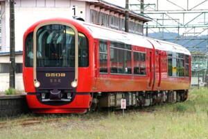 「日本最大級の窓を持つ車両」がロングラン！ “3社直通運転”で金沢駅まで乗り入れへ