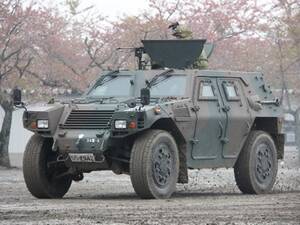 東名EXPASA足柄で自衛隊車両展示…軽装甲機動車や装輪装甲車など　11月2・8日