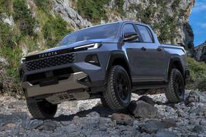 トヨタ 新型「ハイラックス」世界初披露！BEVなど、多様なパワートレーン展開に注目