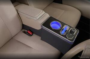 純正のようなフィット感！ ダイハツ『ムーヴキャンバス』専用LEDアームレスト/コンソールボックスが発売