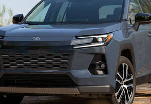 「輸入するの？」トヨタ『RAV4ハイブリッド』新型が先行して米国発売へ！SNSの注目は「ハンマーヘッド顔」