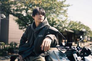 俳優・小宮璃央の「初めての大型バイク”イッキ乗り！」──Vol.4 スズキGSX-8S