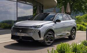 プジョーの電動SUV『E-3008』と『E-5008』に325馬力デュアルモーター仕様を追加