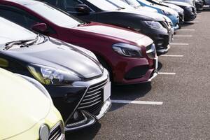 ドライバー1000人に聞いた中古車のジャンルTOP3、3位コンパクトカー、2位ミニバン、1位は？