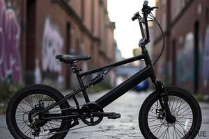 走破性とデザイン性を高次元で両立！ 「BMXスタイル」のフォルムがカッコいい次世代“電動アシスト自転車”の実力とは
