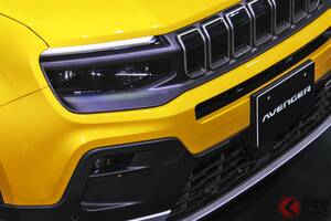 全長4.1m！ 新型「コンパクトSUV」公開！ 「ヤリスクロス」並み“ちょうど良いサイズ”×タフデザインがカッコイイ！ ジープ「アベンジャー」580万円から