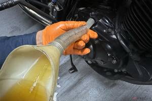 初回だけ短いのはなんで？ バイクのエンジンオイル交換時期の目安とされる距離