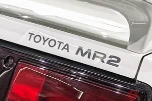 トヨタ｢MR-2｣復活を示唆！ 世界初の｢画期的ランプ｣＆日本初の｢レイアウト｣採用！ これまで“2シータースポーツカー”を支えてきた革新的技術って？